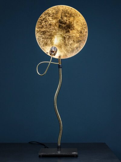 Auf diesem Bild zu sehen Tischlampe von Catellani & Smith in gold